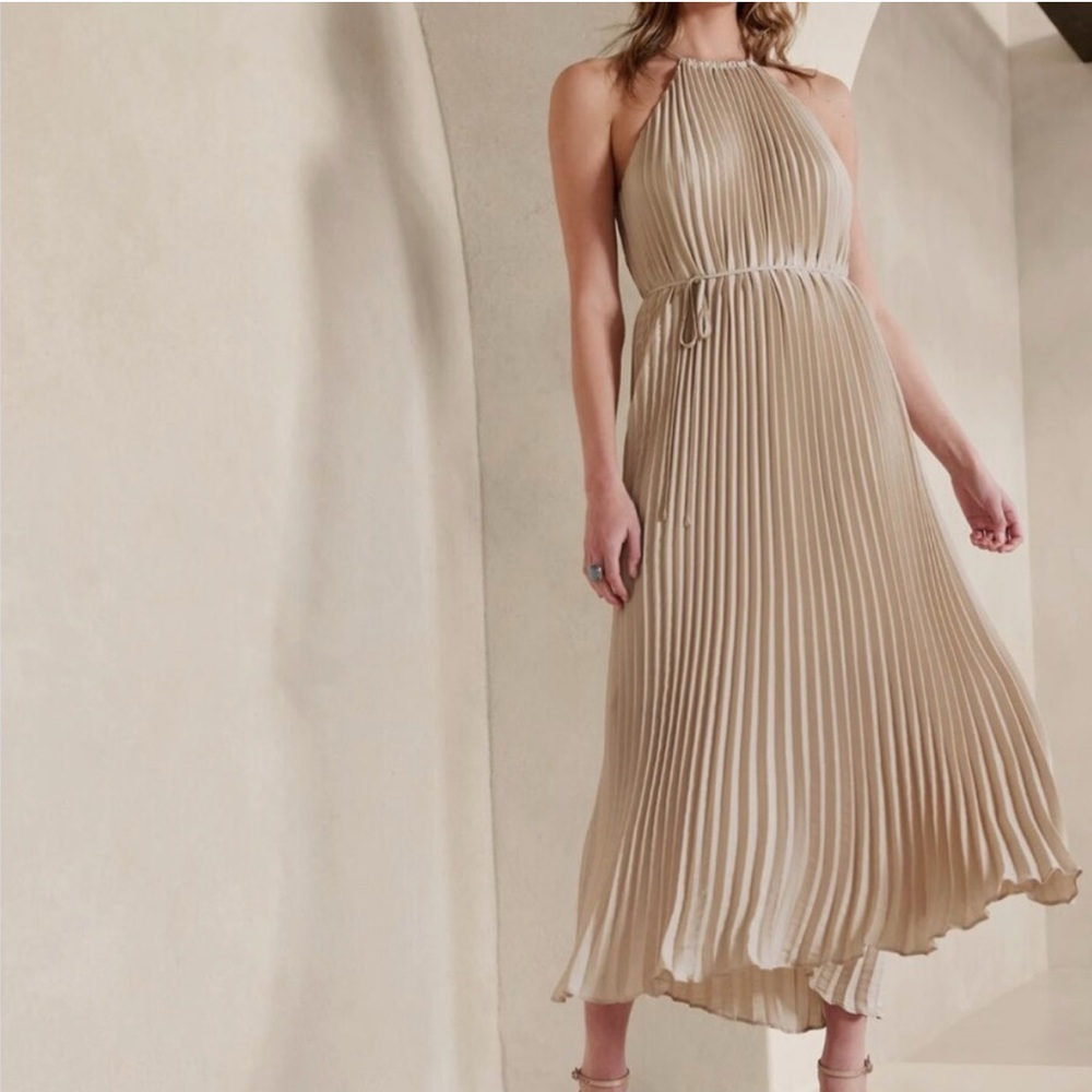 Elegant Beige Halter Pleated Dress
